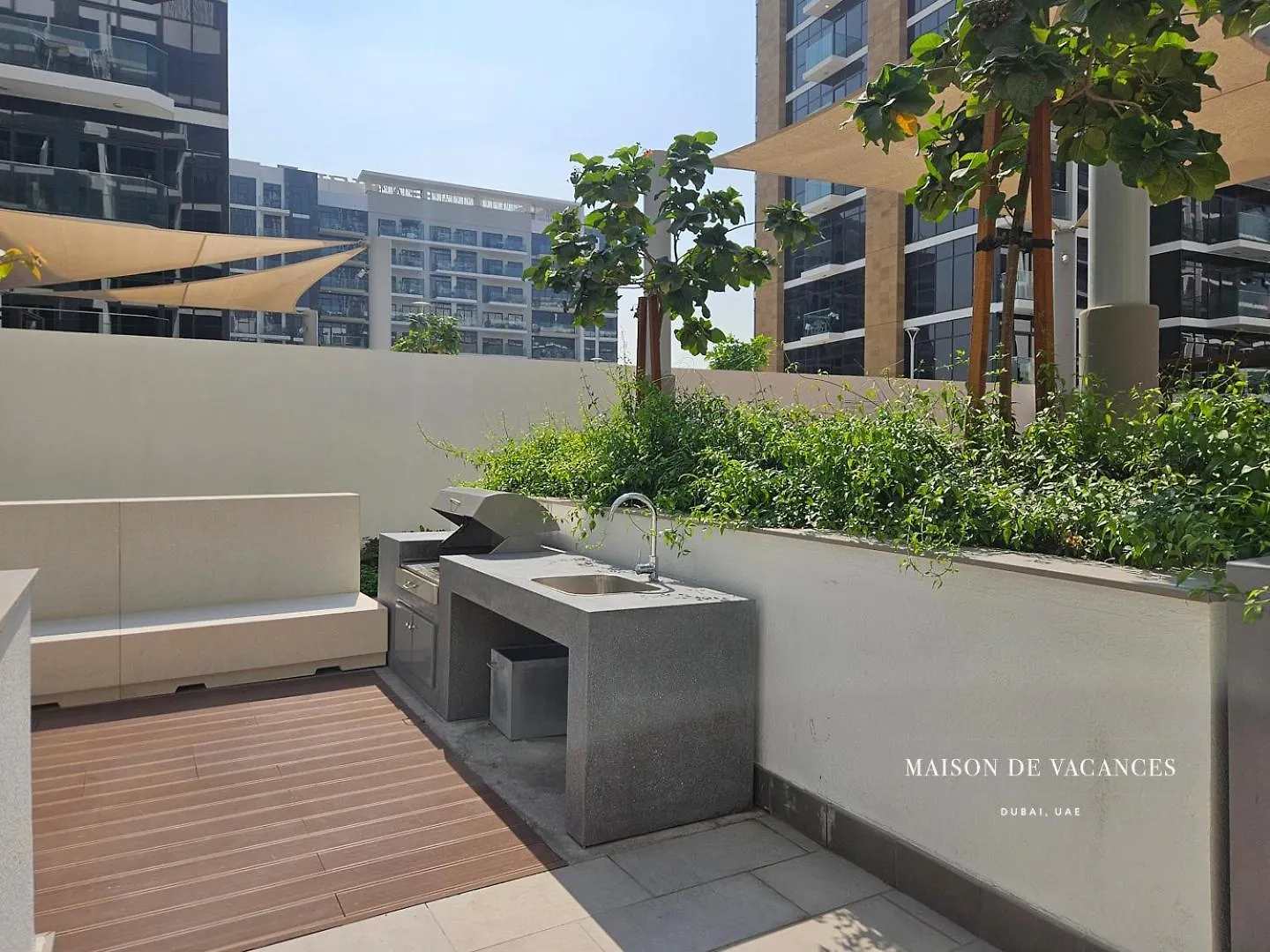 Spacious Boho Studio Pool View Dubai
